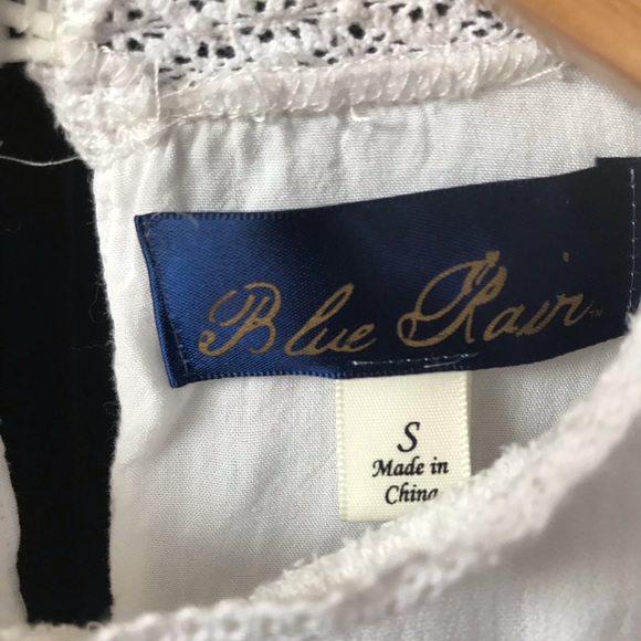 Elegant white mock neck lace top - Picture 3 of 4